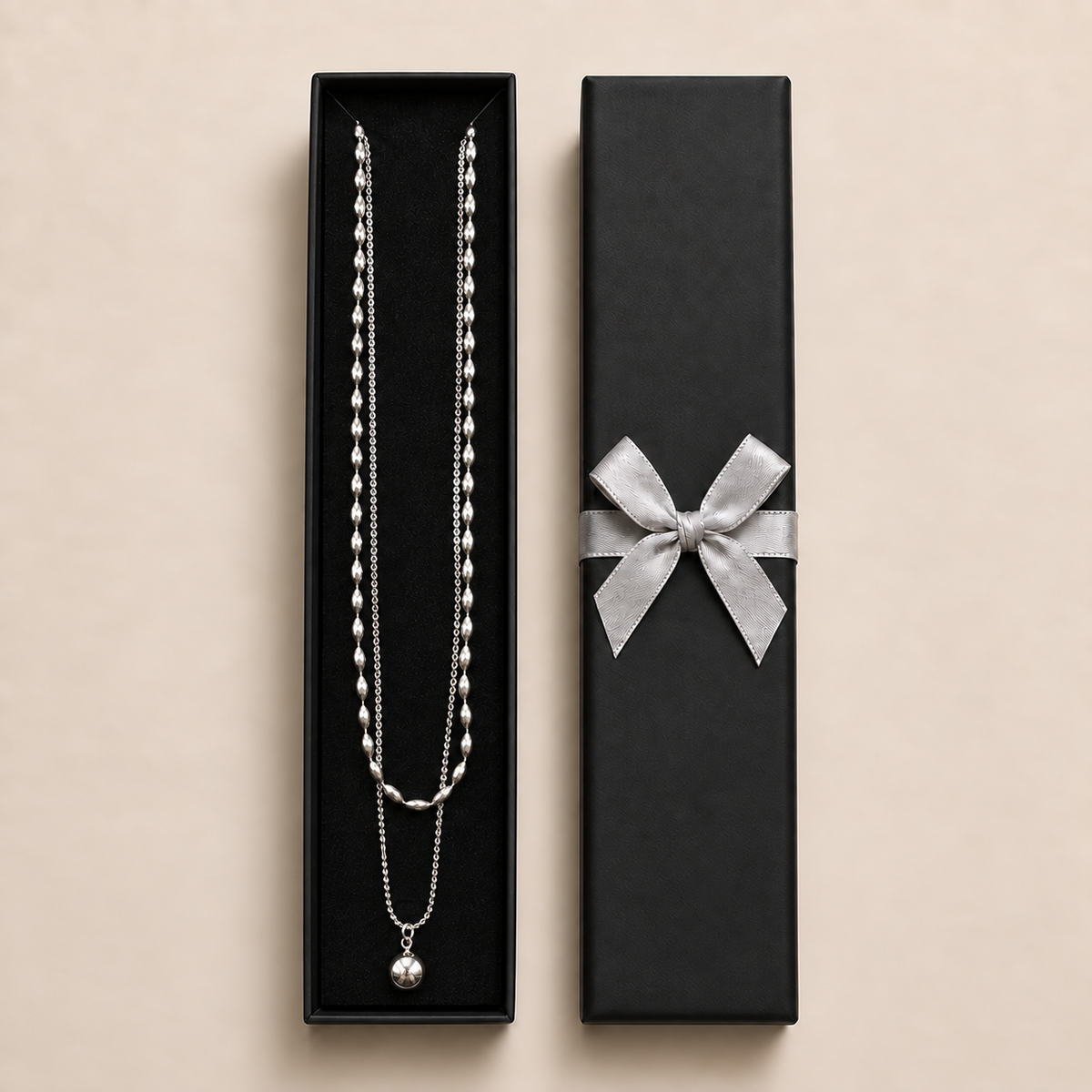 PO049 - Silver Layered Oval Bead Ball Pendant Ogrlica