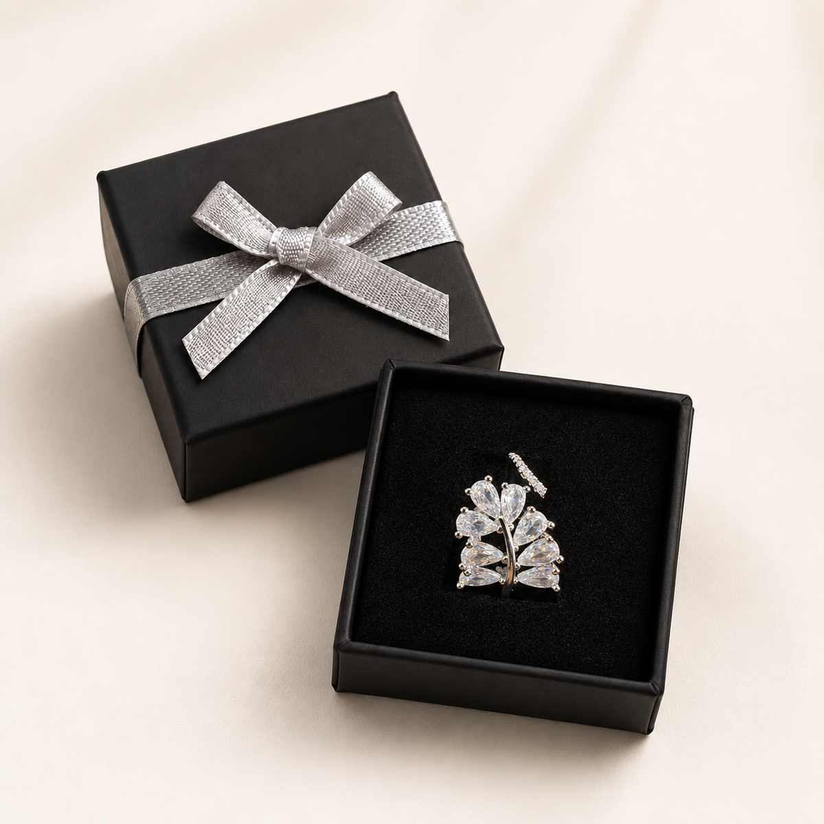 PP049 - Silver Pear CZ Laurel Wrap Prsten