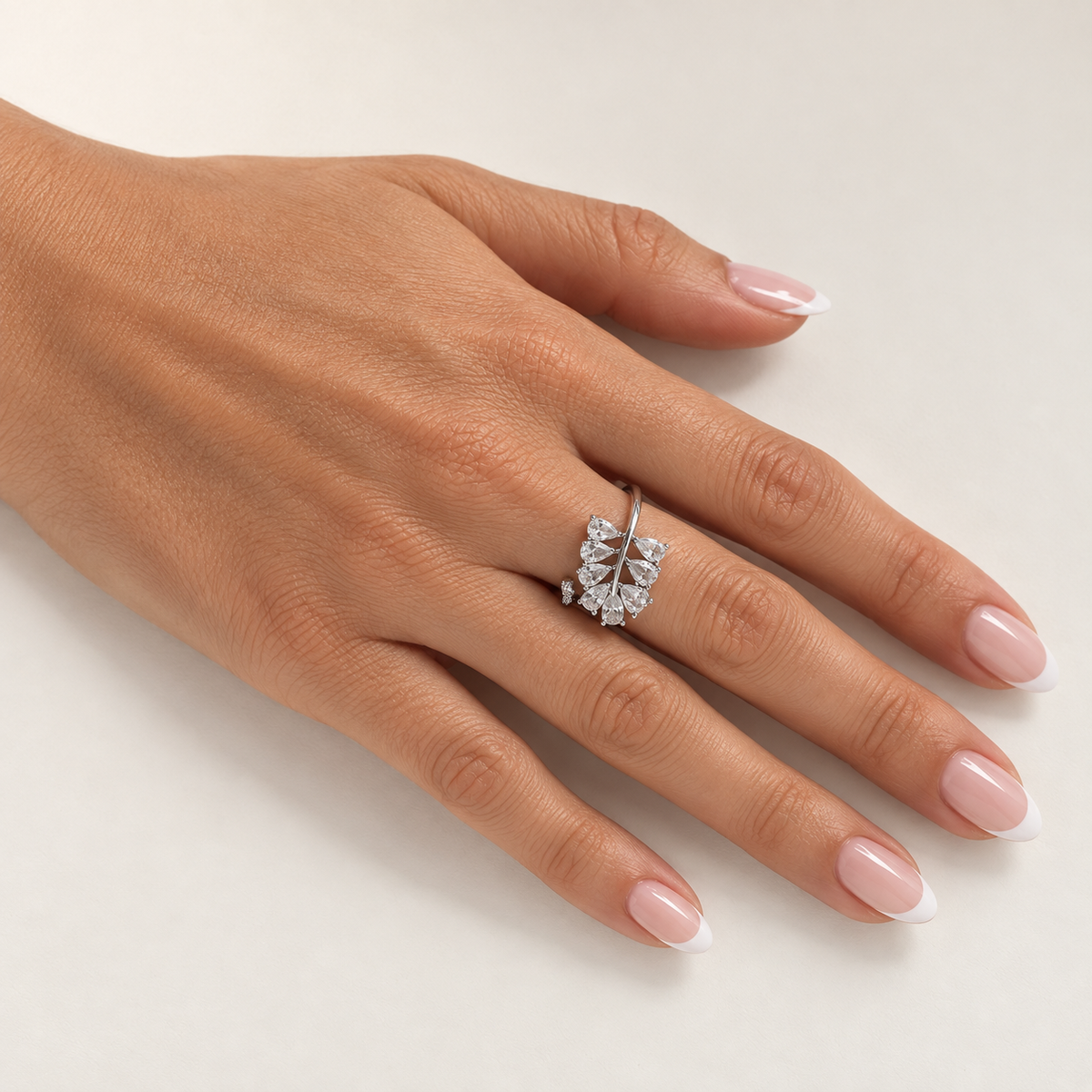 PP049 - Silver Pear CZ Laurel Wrap Prsten