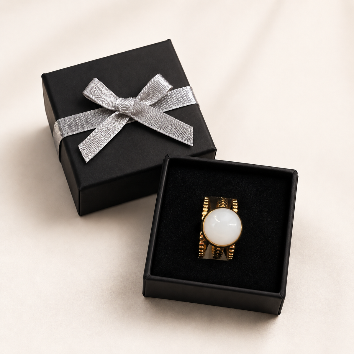 PP038G - Gold White Cabochon Multi Band Cuff Prsten