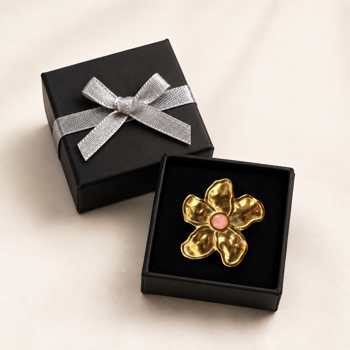 PP040G - Gold Organic Five Petal Pink Cabochon Prsten