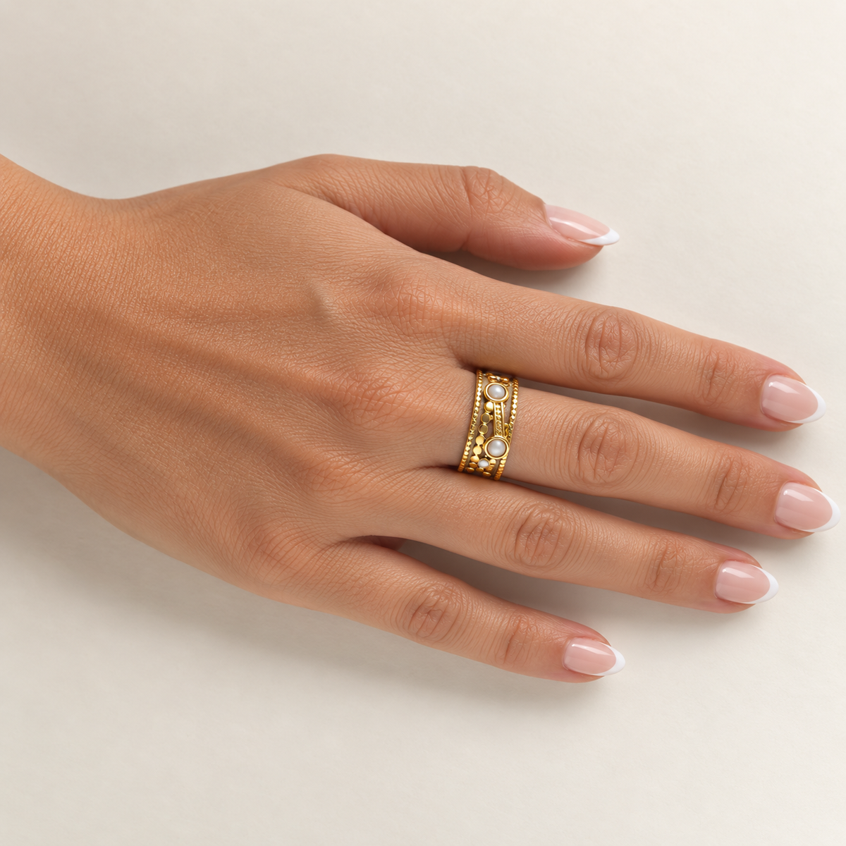 PP042G - Gold Triple White Cabochon Beaded Cuff Prsten