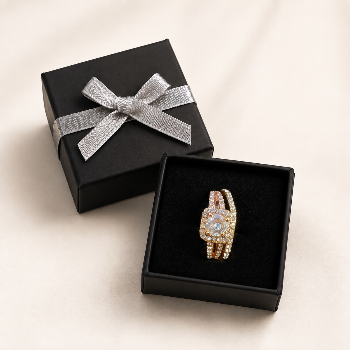 PP043G - Gold Round CZ Cushion Halo Triple Pavé Prsten