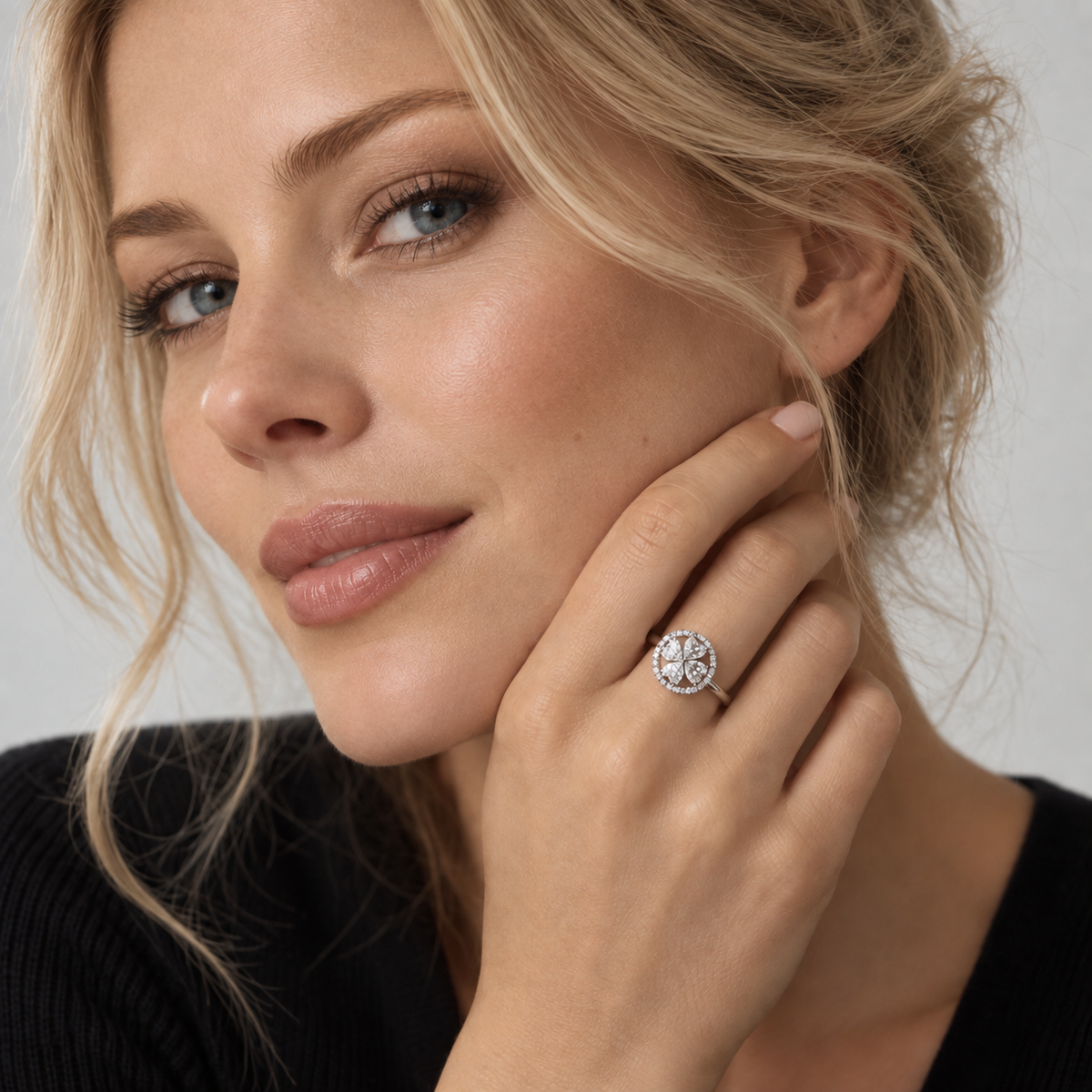 PP050 - Silver Four Pear CZ Flower Pavé Halo Prsten