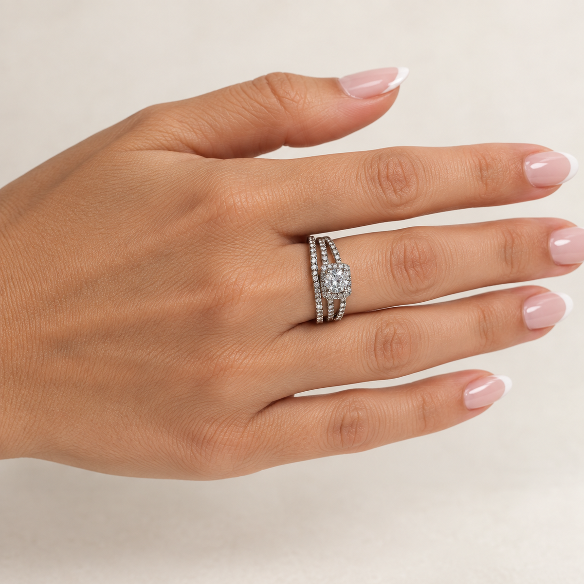 PP054 - Silver Round CZ Cushion Halo Triple Pavé Prsten