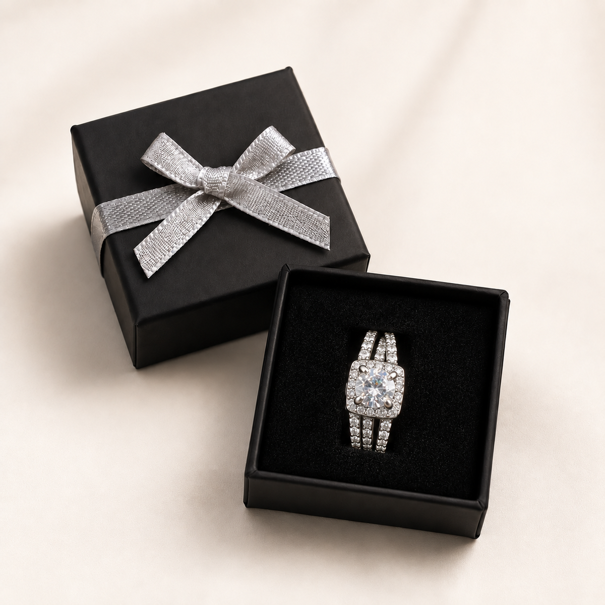 PP054 - Silver Round CZ Cushion Halo Triple Pavé Prsten