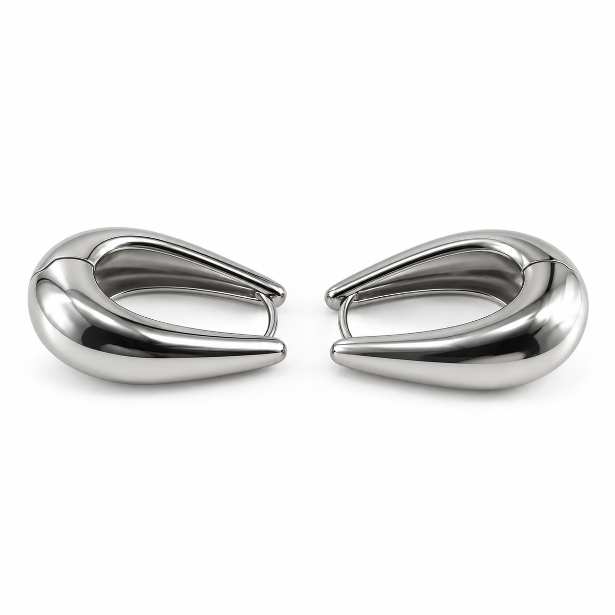 PM160 - Silver Chunky Teardrop Huggie Minđuše, prikaz para