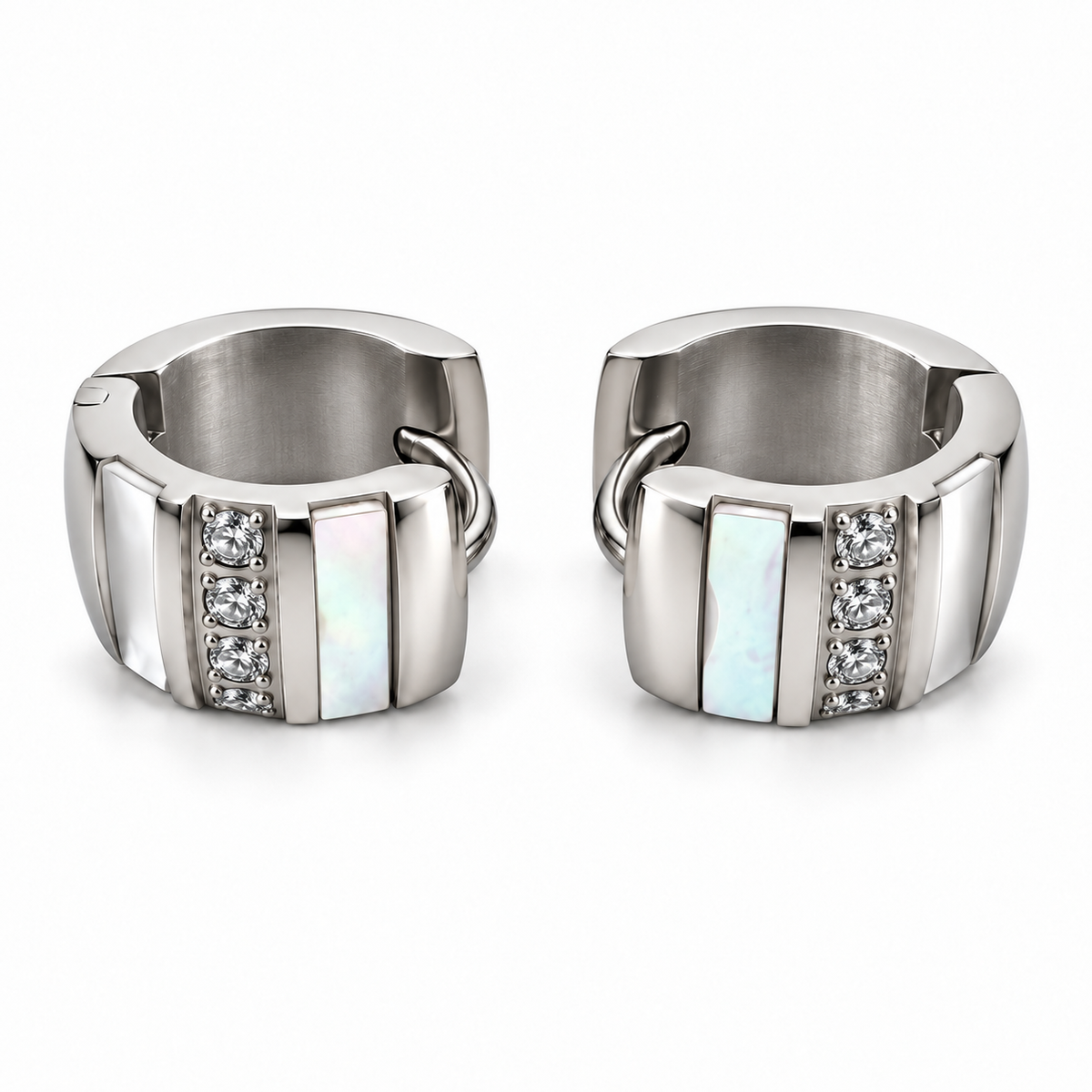 PM162 - Silver White Inlay Triple Sparkle Huggie Minđuše - frontalni prikaz para