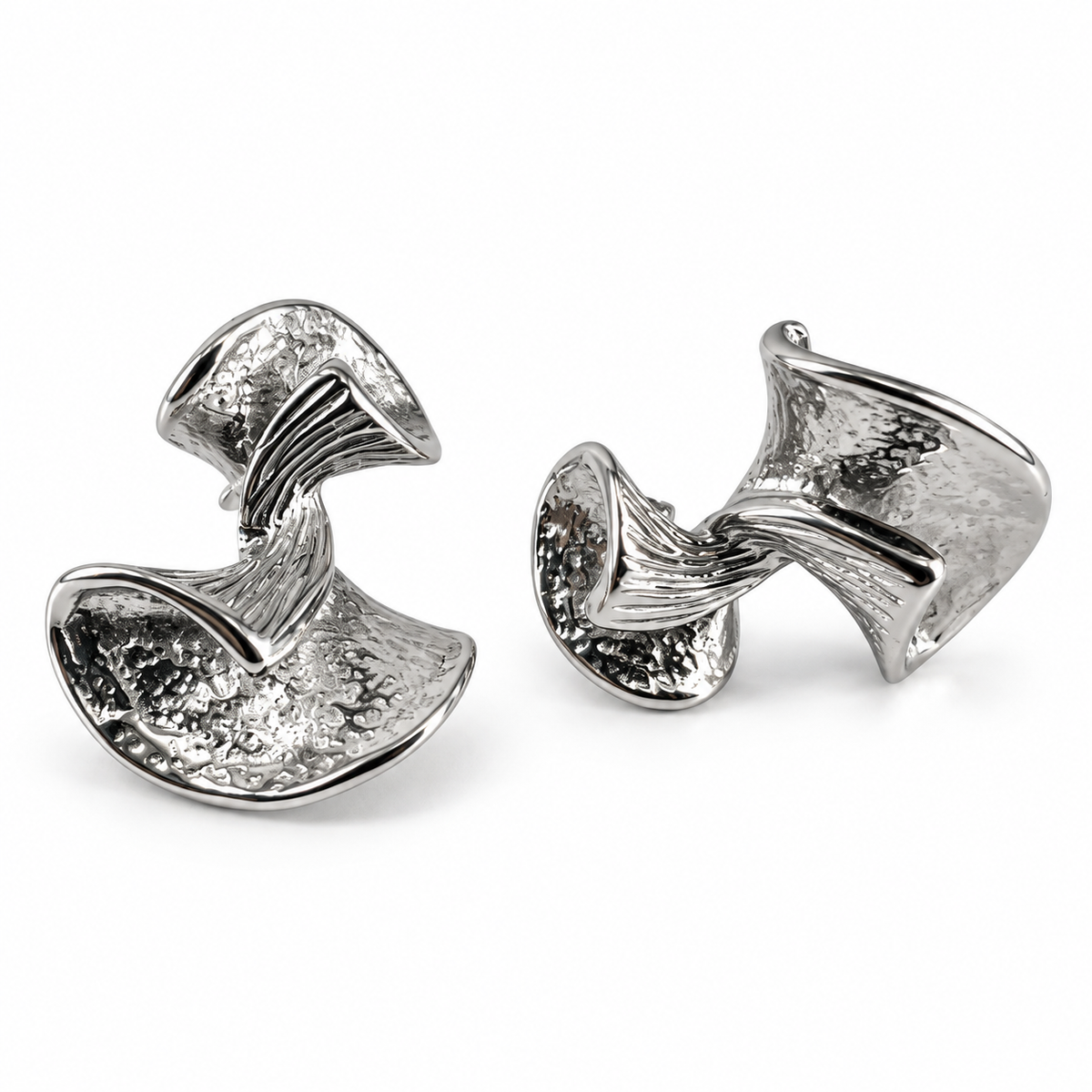 PM167 - Silver Sculptural Ribbon Sparkle Stud Minđuše