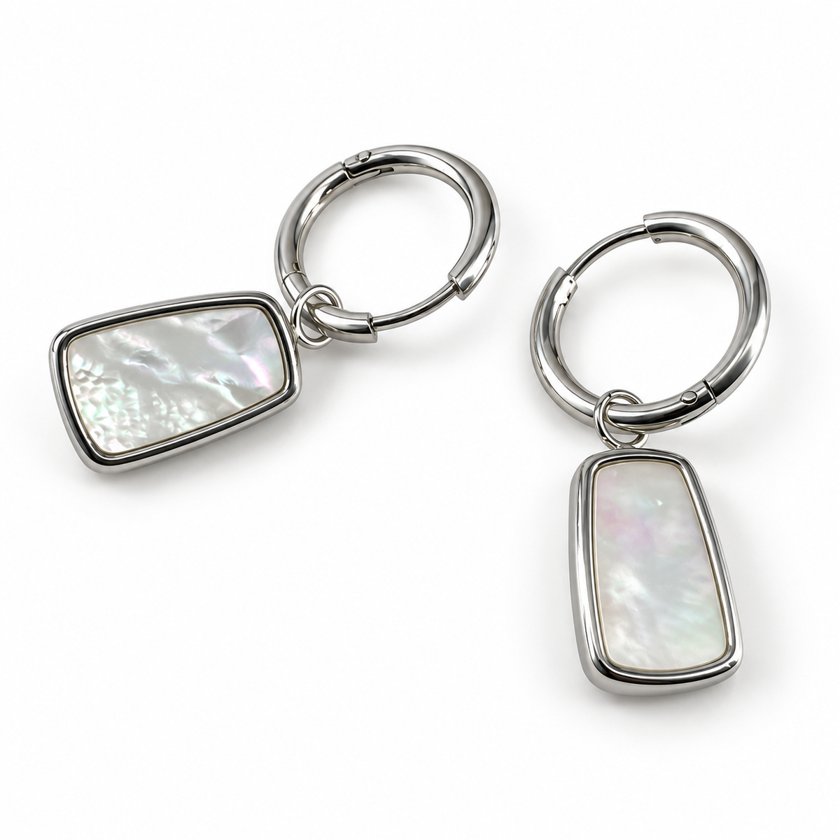PM169 - Silver Mother of Pearl Drop Huggie Minđuše sa sedefastim visećim detaljem