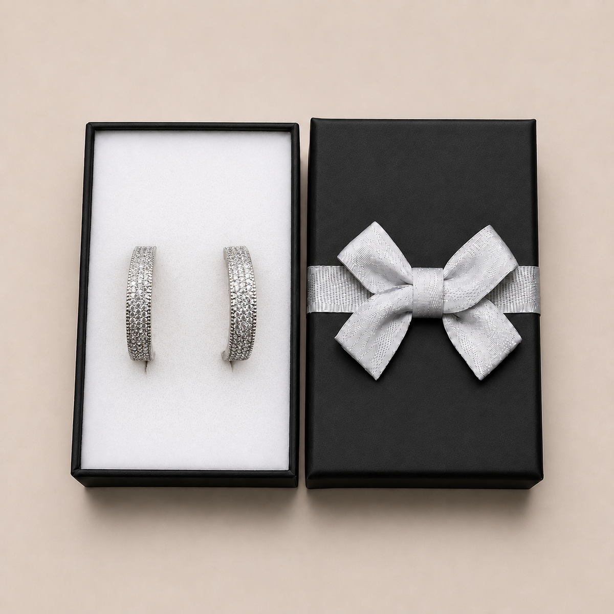 PM170 - Silver Multi-Row Pavé Huggie Minđuše