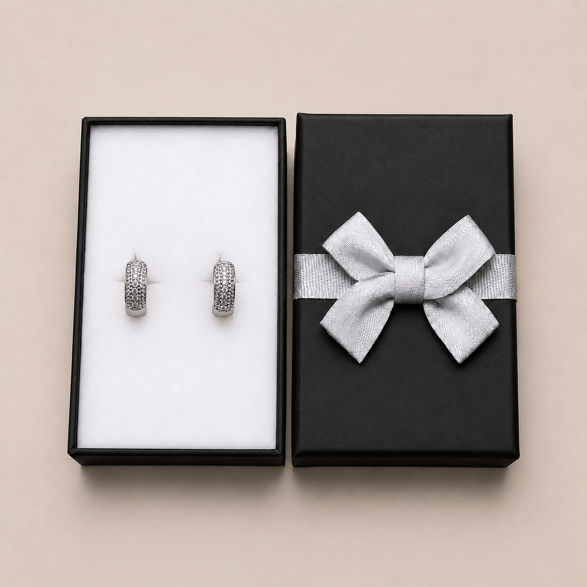 PM172 - Silver Double Row Pavé Huggie Minđuš