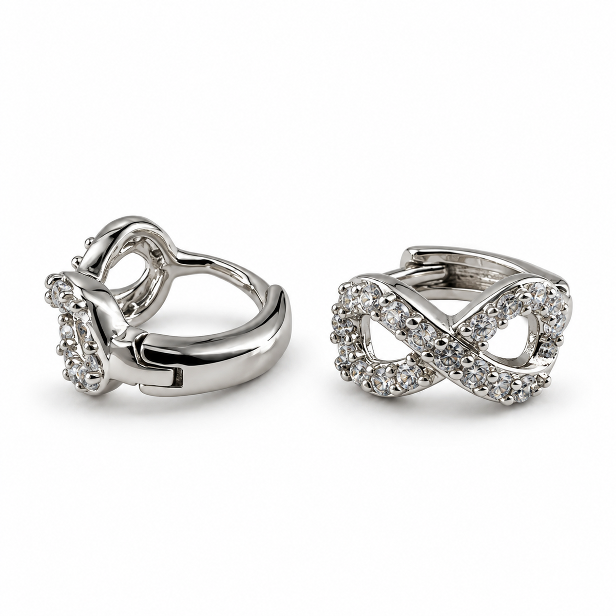 PM173 - Silver Pavé Infinity Huggie Minđuše sa pavé motivom beskonačnosti i cirkonima