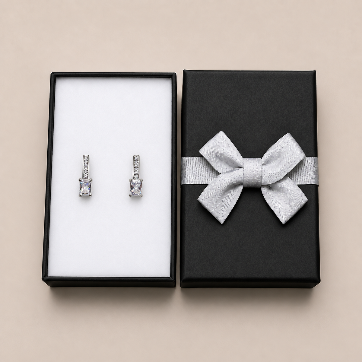 PM177 - Silver Princess Cut CZ Pavé Bar Leverback Minđuše