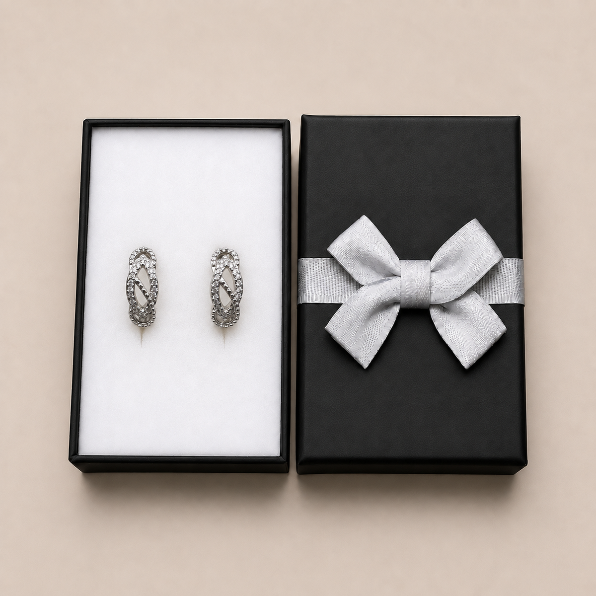 PM182 - Silver Braided Pavé Huggie Minđuše