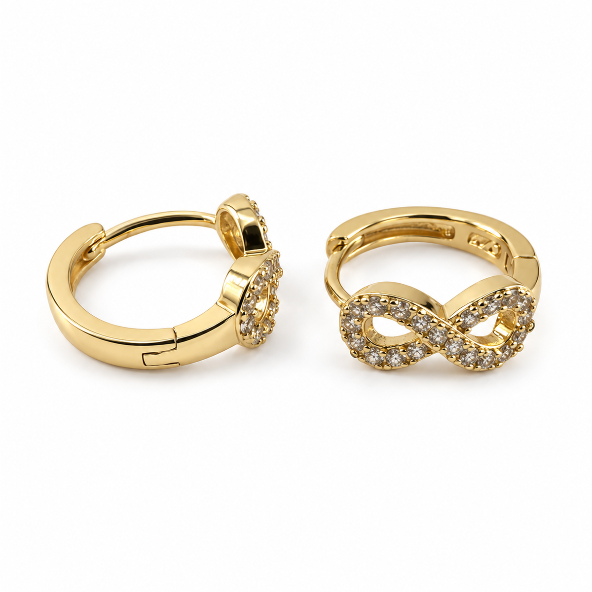 PM104G - Gold Pavé Infinity Huggie Minđuše sa cirkonima od hirurškog čelika