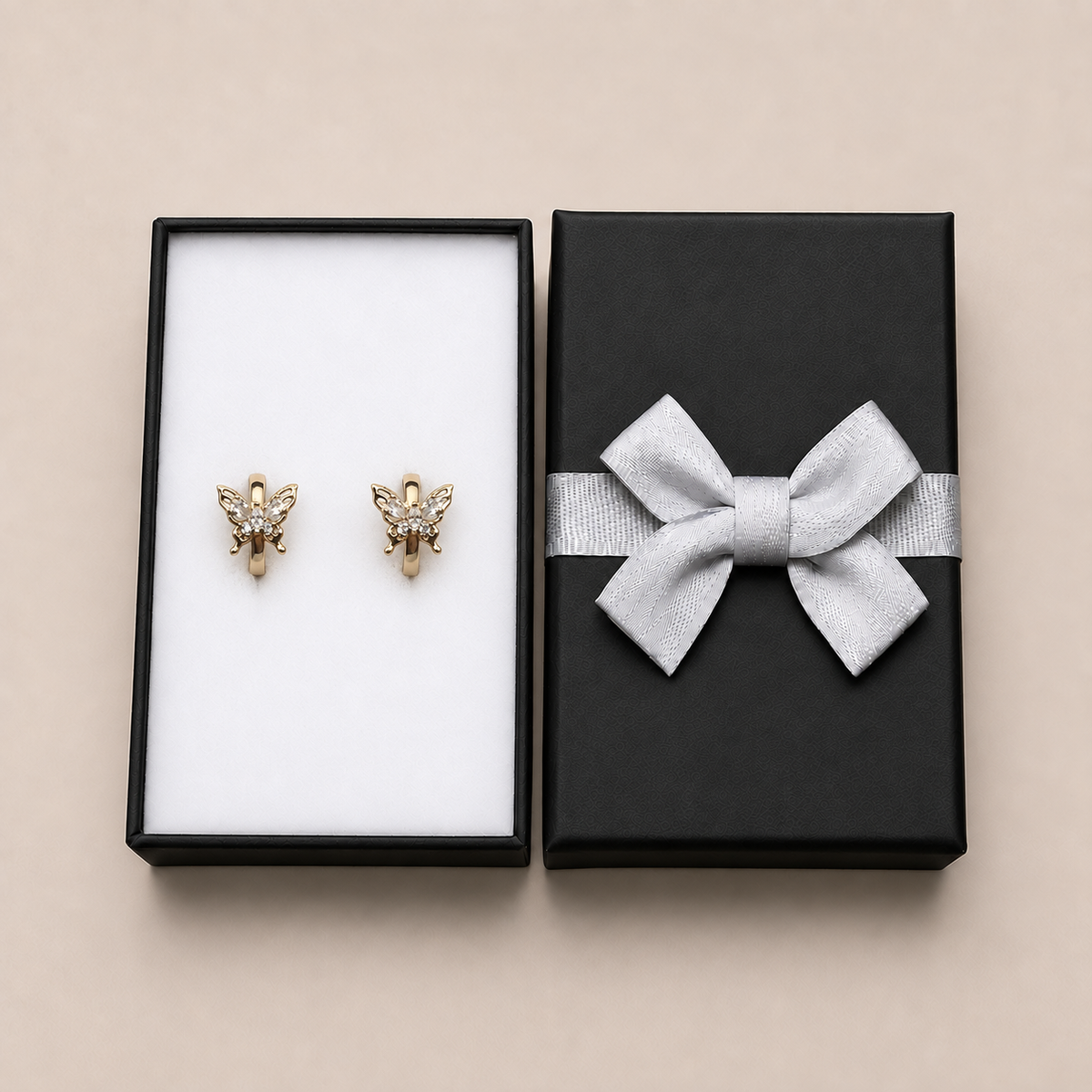 PM102G - Gold Five Sparkle Flower Huggie Minđuše