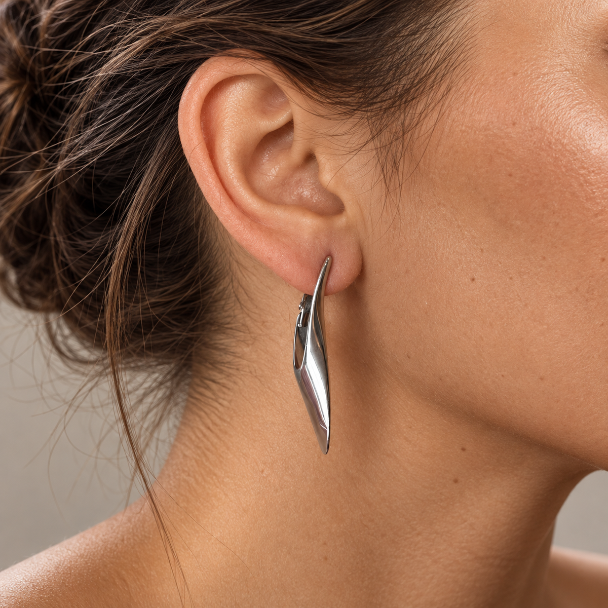 PM164 - Silver Tapered Drop Latch-Back Minđuše