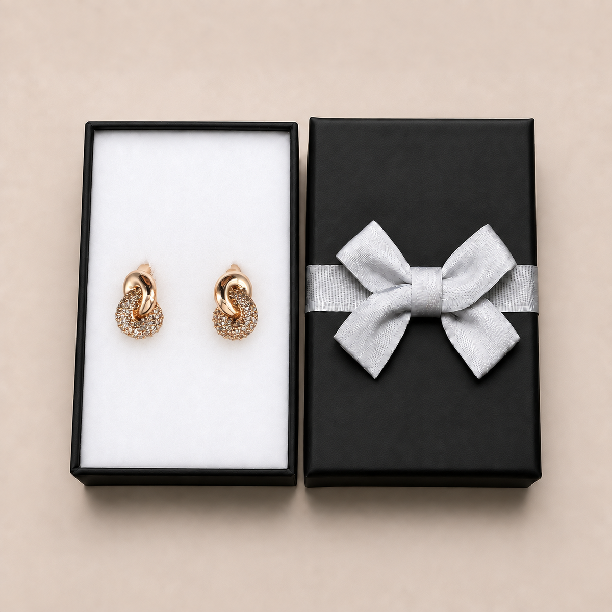 PM107G - Gold Pavé Interlocking Link Huggie Minđuše