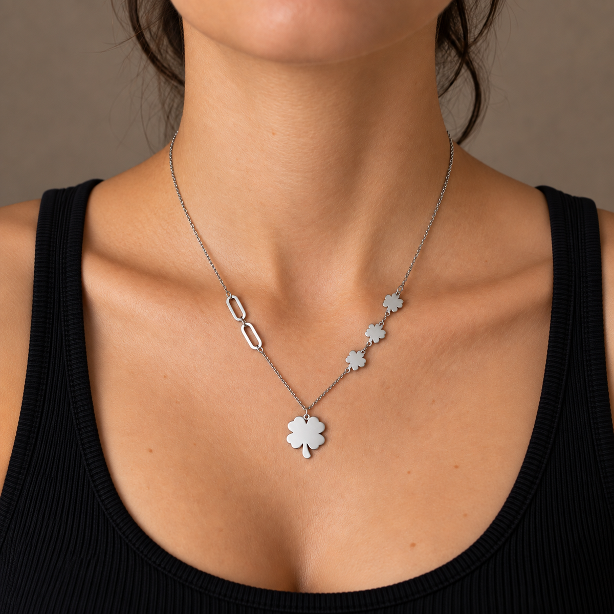 PO046 - Silver Four-Leaf Clover Asymmetric Chain Ogrlica