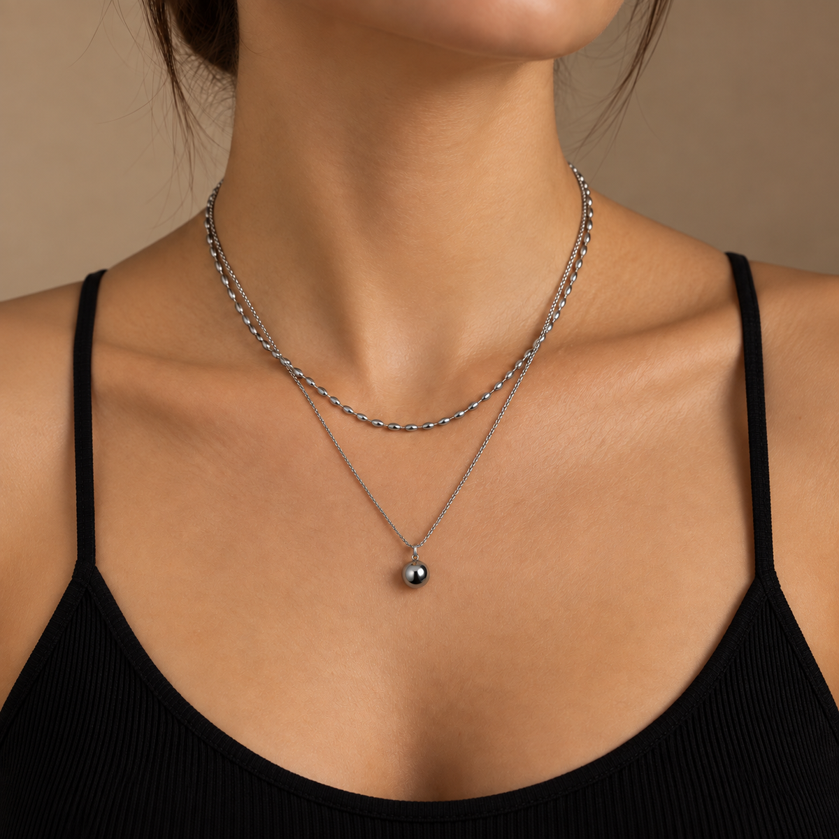 PO049 - Silver Layered Oval Bead Ball Pendant Ogrlica
