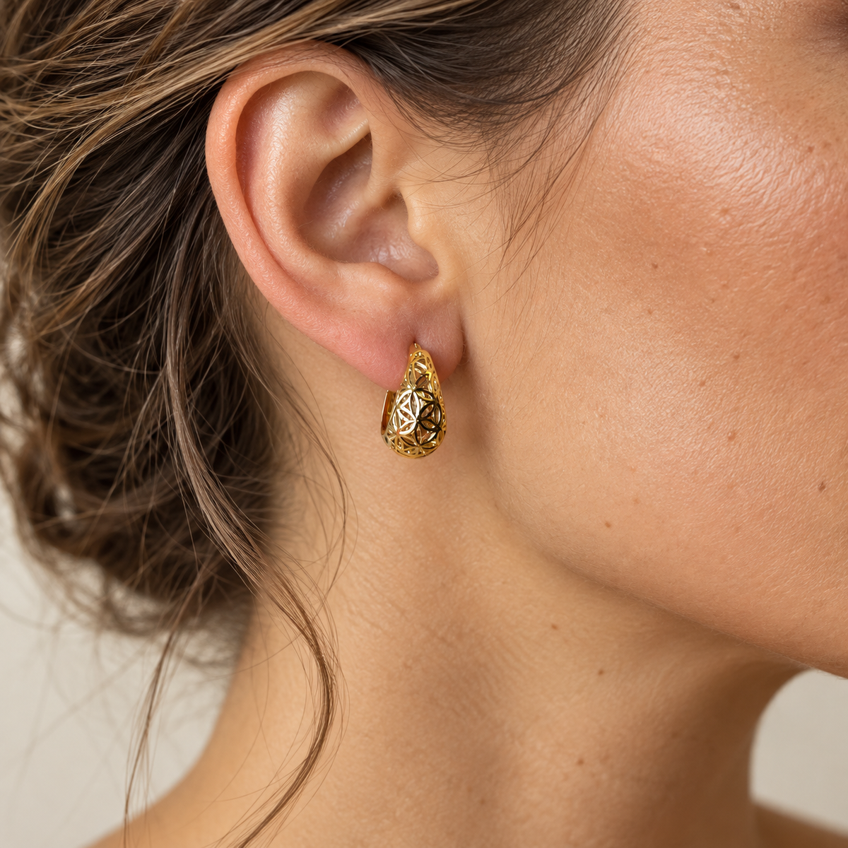 PM111G - Gold Botanical Filigree Huggie Minđuše