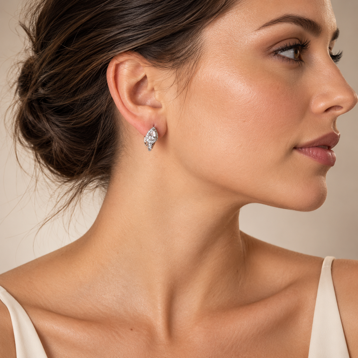 PM183 - Silver Pear CZ Side Stone Huggie Minđuše
