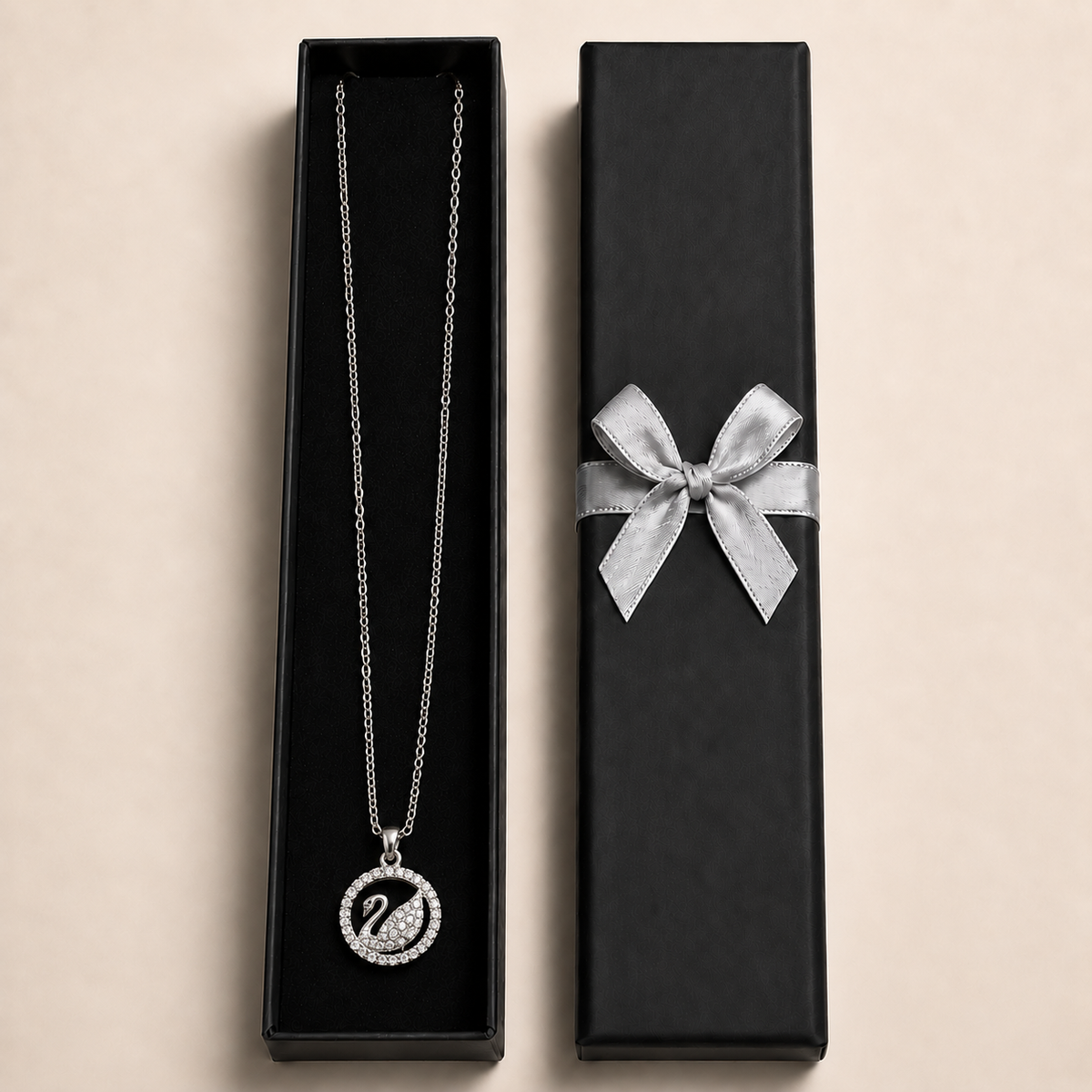 PO059 - Silver Black Swan Pavé Halo Pendant Ogrlica