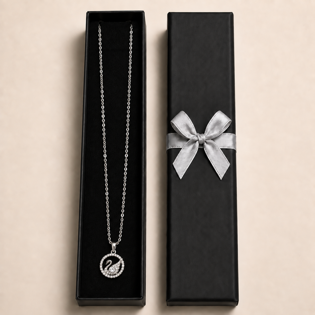 PO066 - Silver Round CZ Floral Halo Pendant Ogrlica