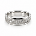 PP063 - Silver Textured Diagonal Stripe Wide Band Prsten od hirurškog čelika