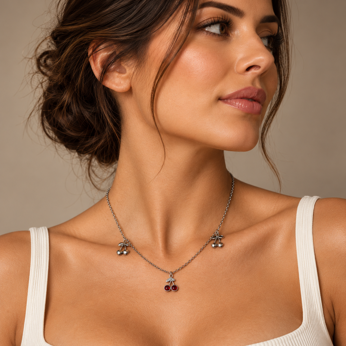 PO069 - Silver Cherry Station Red Faceted Drop Ogrlica