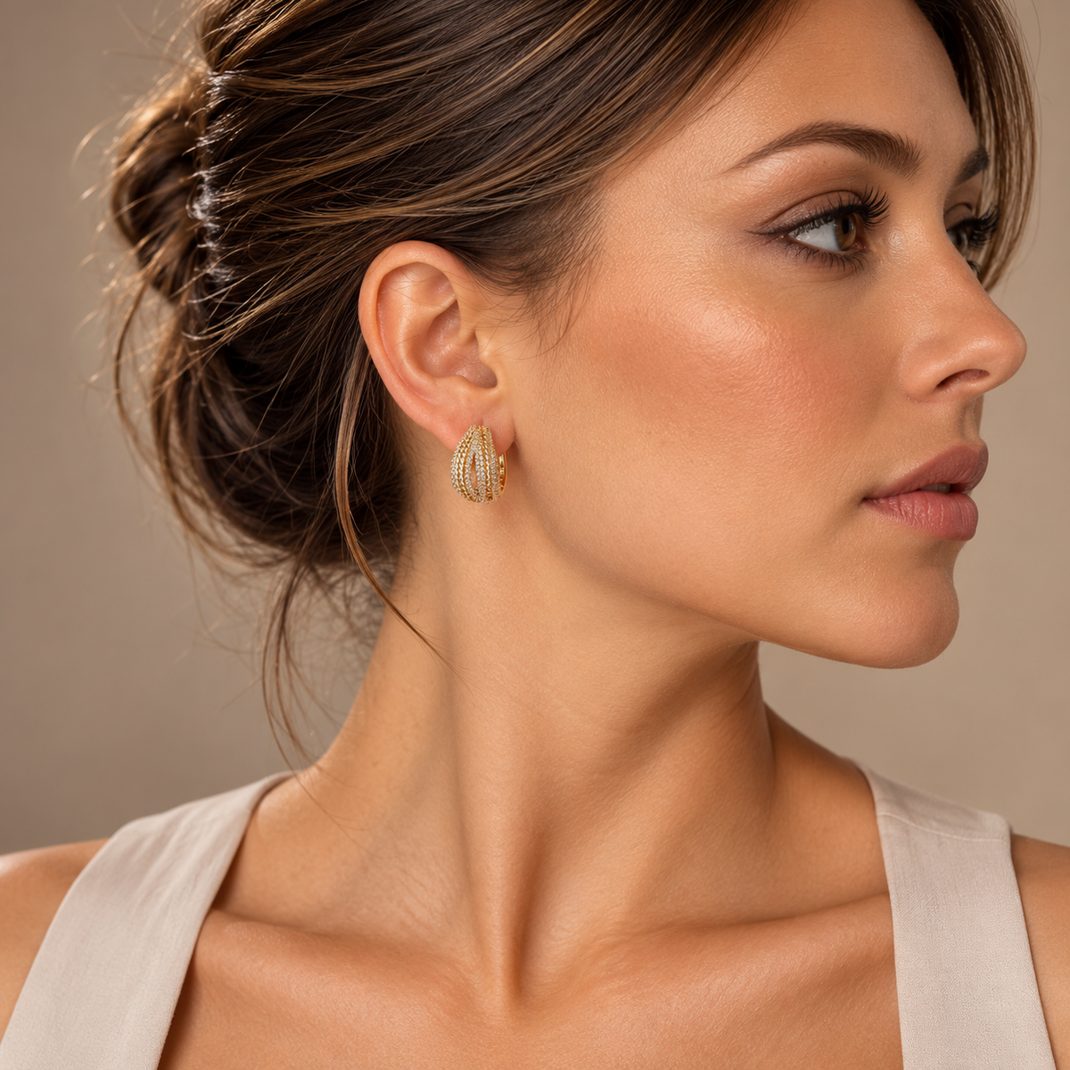 PM121G - Gold Braided Mesh Pavé Huggie Minđuše
