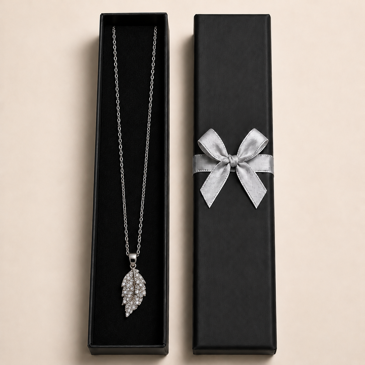 PO068 - Silver Pavé Feather Cable Chain Ogrlica