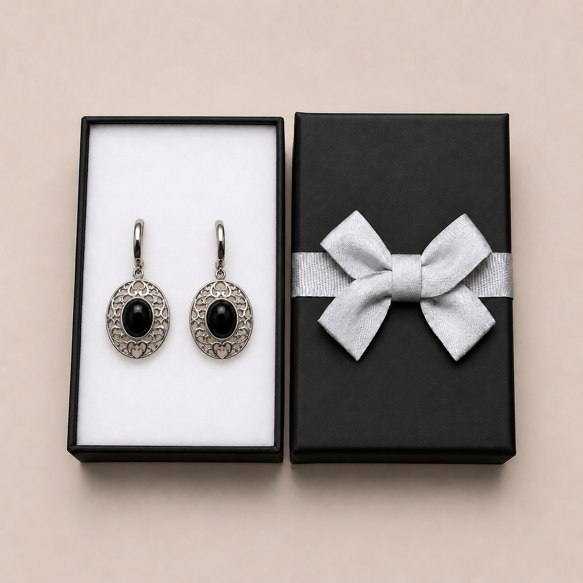 PM204 - Silver Black Oval Scrollwork Medallion Drop Huggie Minđuše
