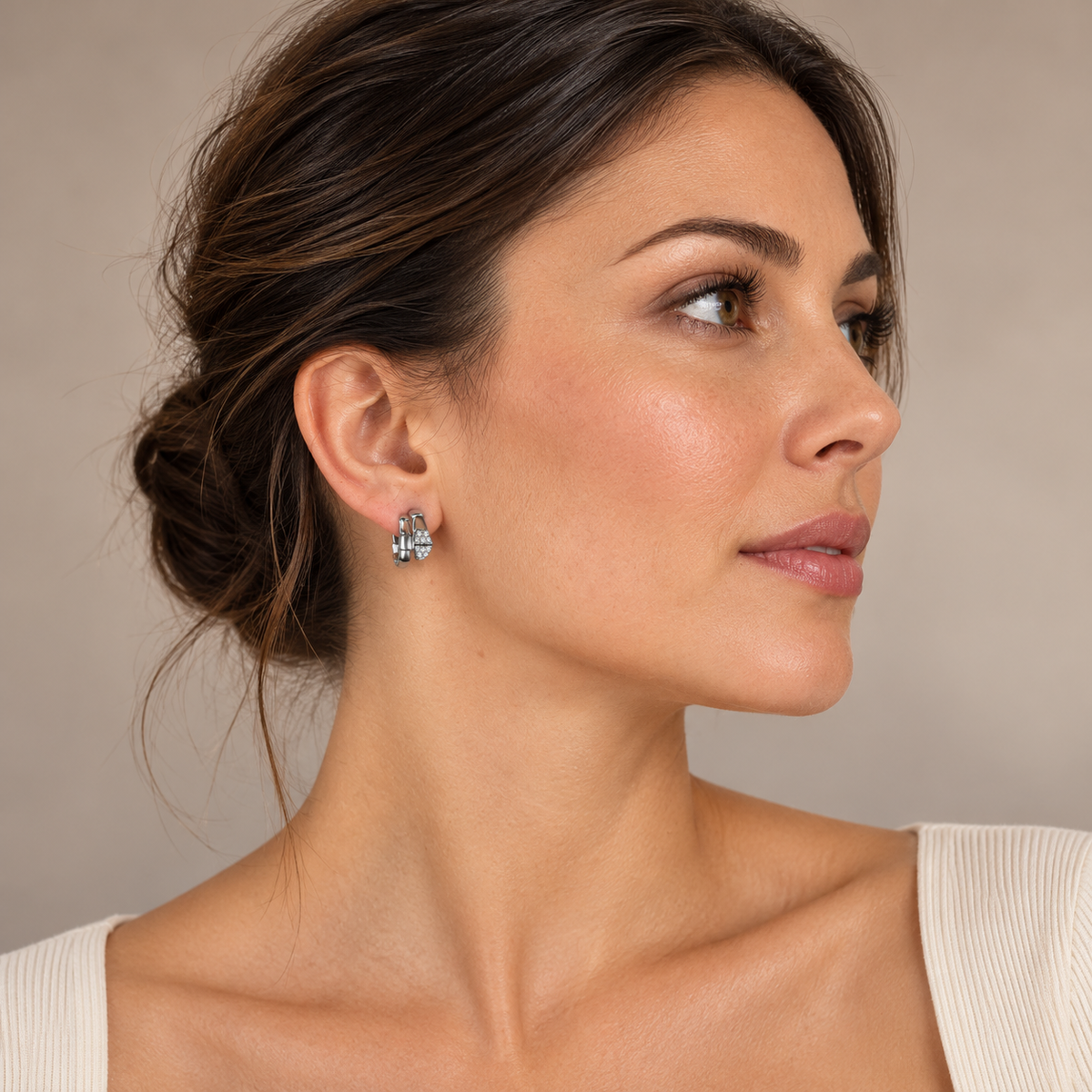 PM197 - Silver Segmented Arrowhead Dark Pavé Hoop Stud Minđuše