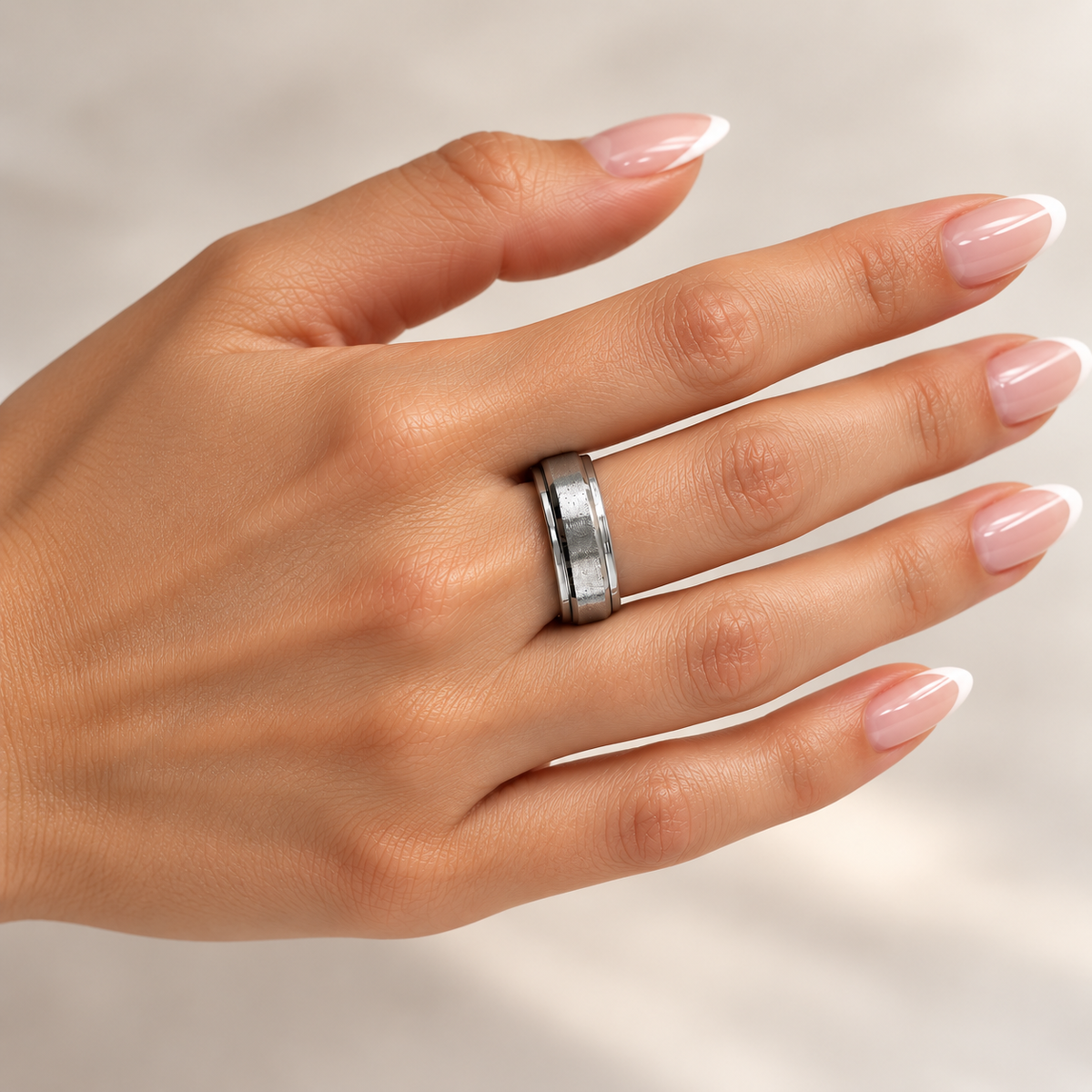 PP061 - Silver Brushed Black Groove Wide Band Prsten