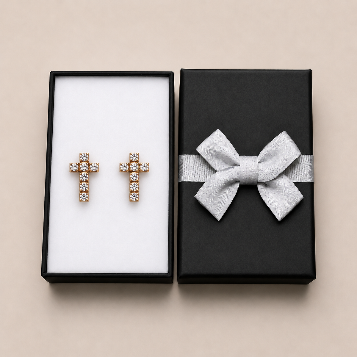 PM138G - Gold Seven Stone Square Set Cross Stud Minđuše