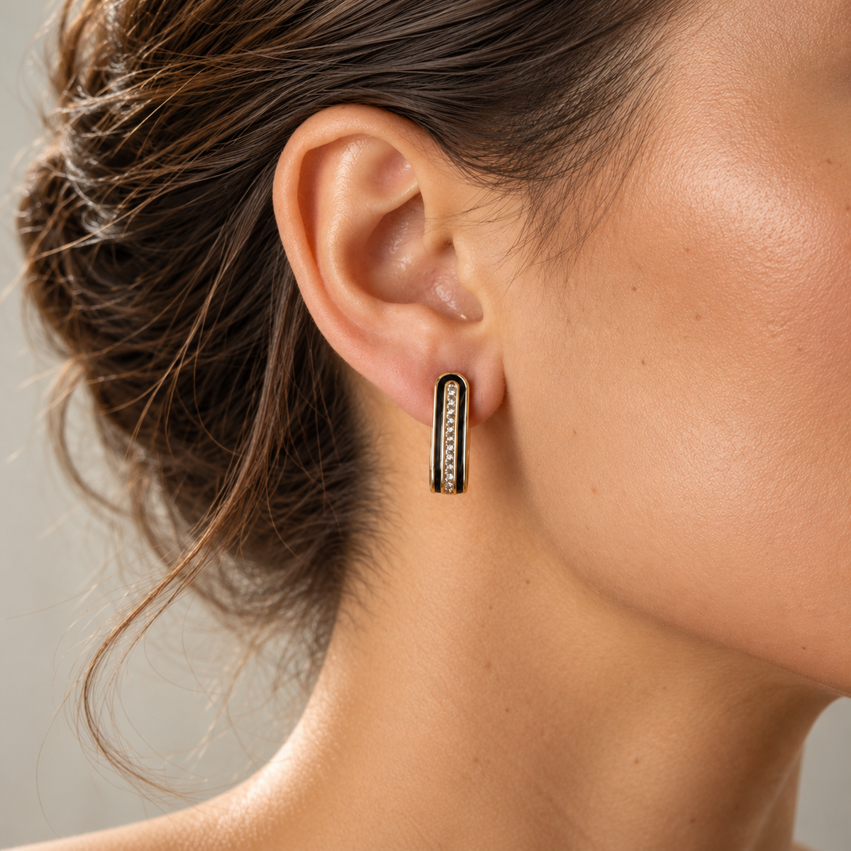 PM131G - Gold Twin Black Inlay Pavé Bar Huggie Minđuše