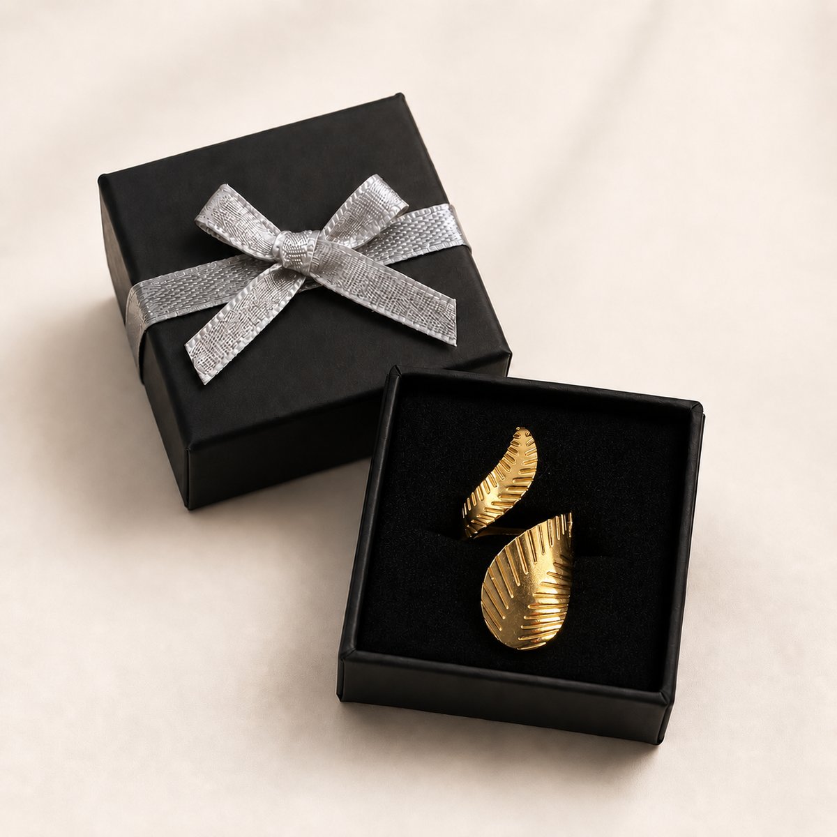 PP029G - Gold Ribbed Double Leaf Wrap Prsten
