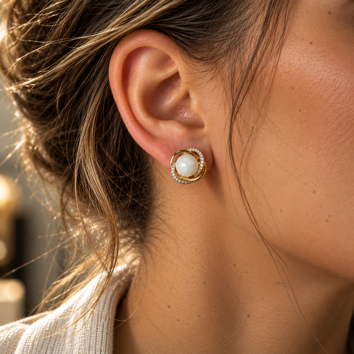 PM118G - Gold Pearl Orbit Pavé Clip-On Minđuše