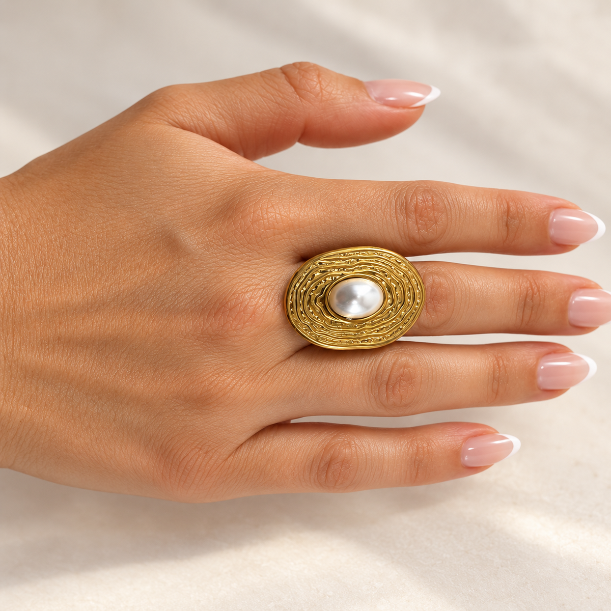 PP028G - Gold Concentric Ripple Pearl Statement Prsten