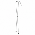 PO070 - Silver Center Sphere Twin Drop Lariat Ogrlica od hirurškog čelika, srebrna Y-lariat ogrlica sa centralnom poliranom kuglicom, dva viseća lančića sa kuglama i produžnim lančićem na beloj pozadini