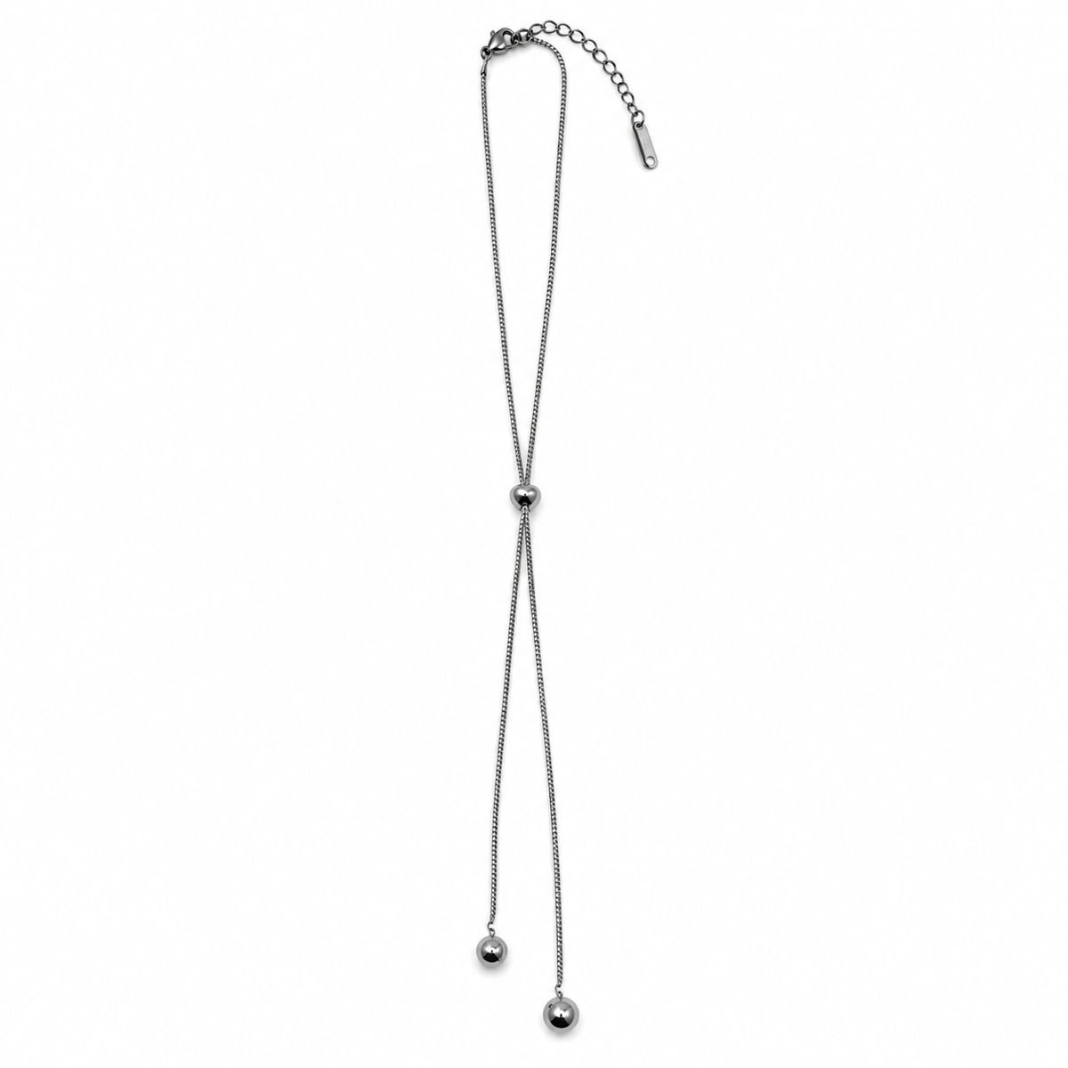 PO070 - Silver Center Sphere Twin Drop Lariat Ogrlica od hirurškog čelika, srebrna Y-lariat ogrlica sa centralnom poliranom kuglicom, dva viseća lančića sa kuglama i produžnim lančićem na beloj pozadini