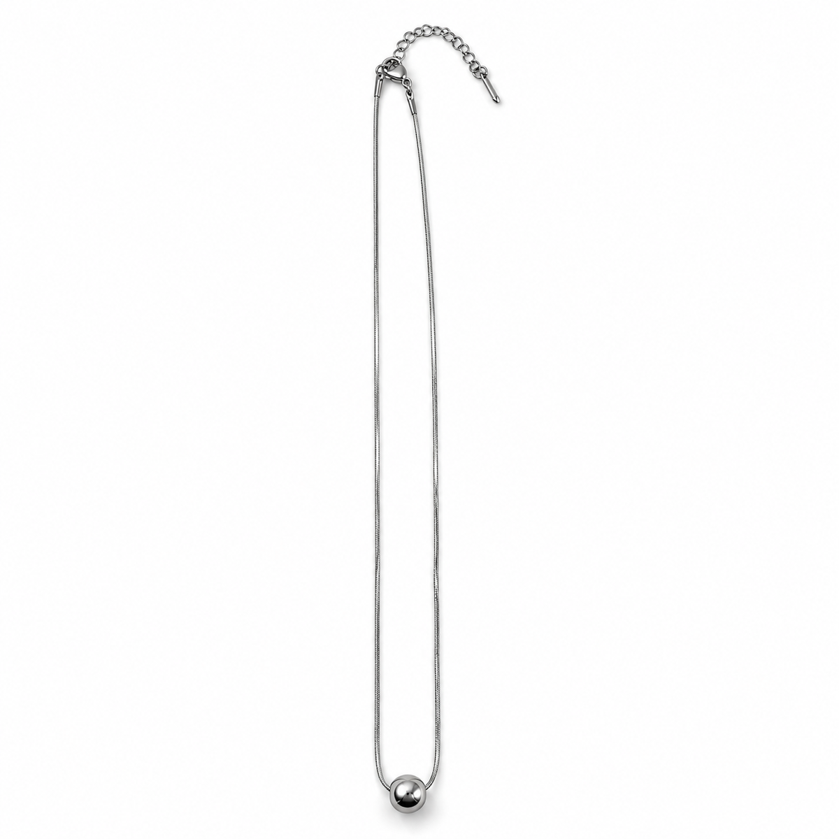 PO067 - Silver Smooth Ball Snake Chain Ogrlica od hirurškog čelika, tanka srebrna ogrlica sa jednom centralnom visokopoliranom kuglom, snake lančićem i produžetkom za podešavanje dužine na beloj pozadini