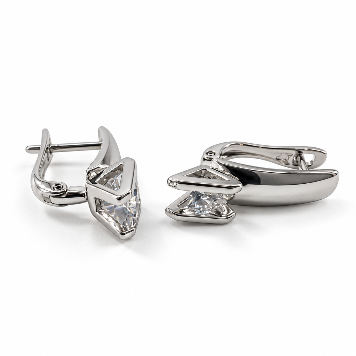 PM195 - Silver Open Triangle Faceted Stone Leverback Minđuše