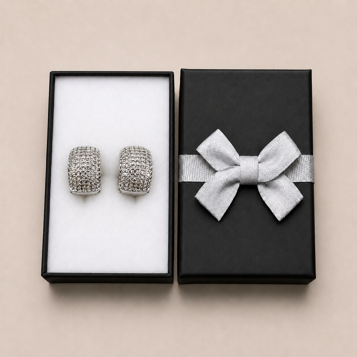 PM210 - Silver Curved Cushion Multi-Row Pavé Huggie Minđuše