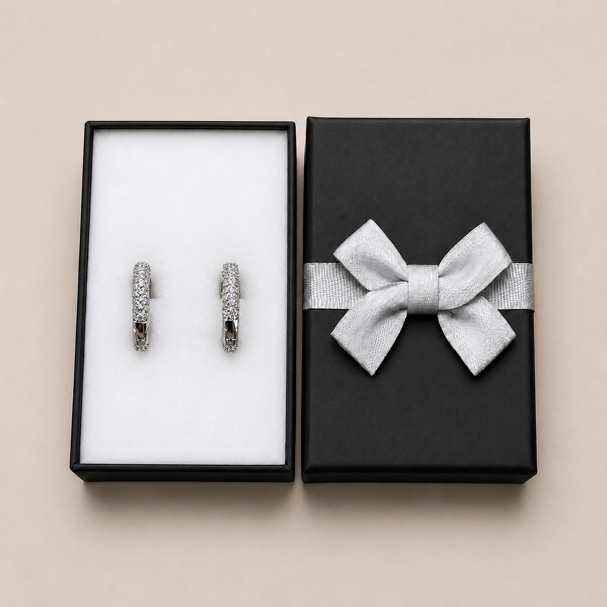 PM212 - Silver Open Heart Dual-Section Pavé Huggie Minđuše