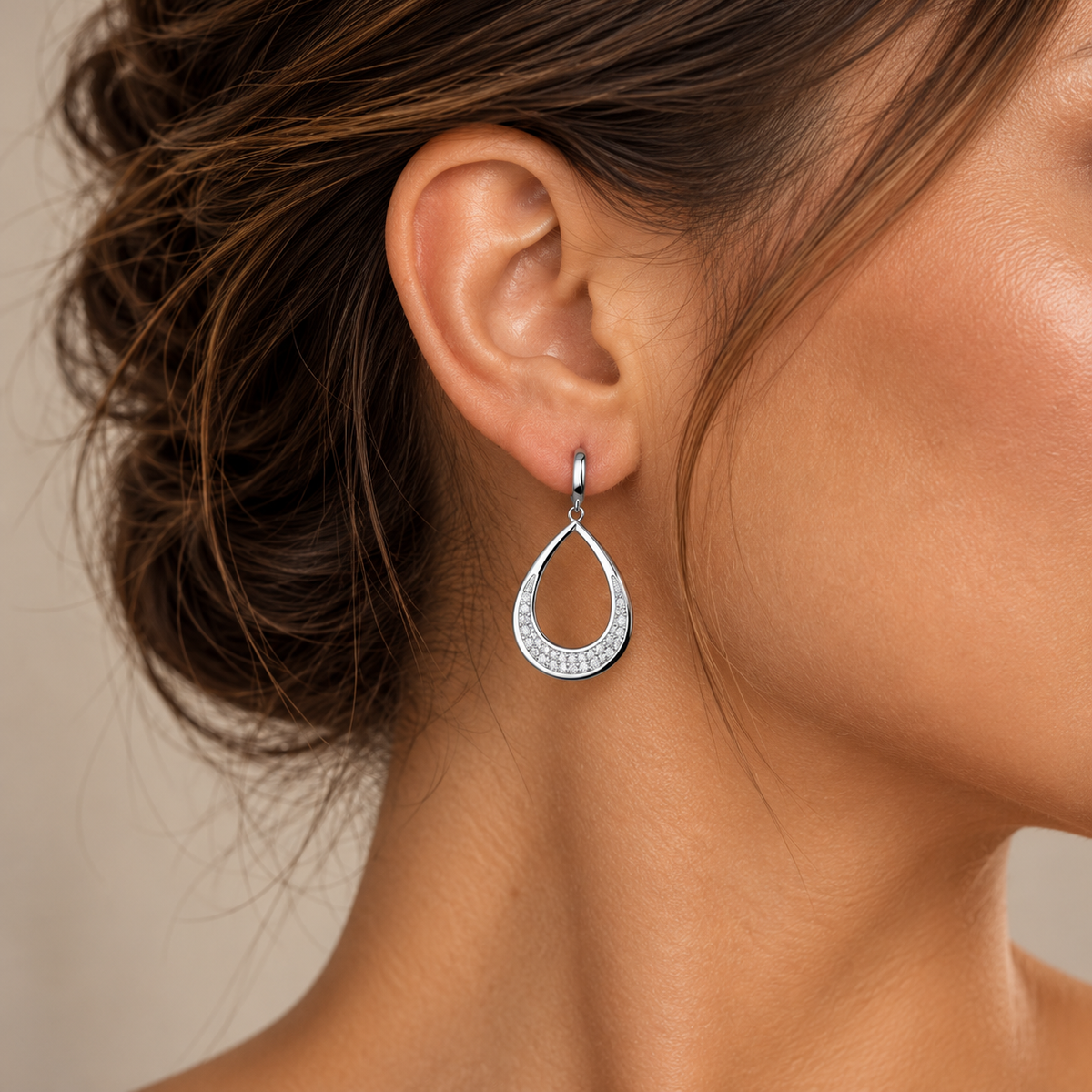 PM184 - Silver Open Teardrop Pavé Drop Huggie Minđuše