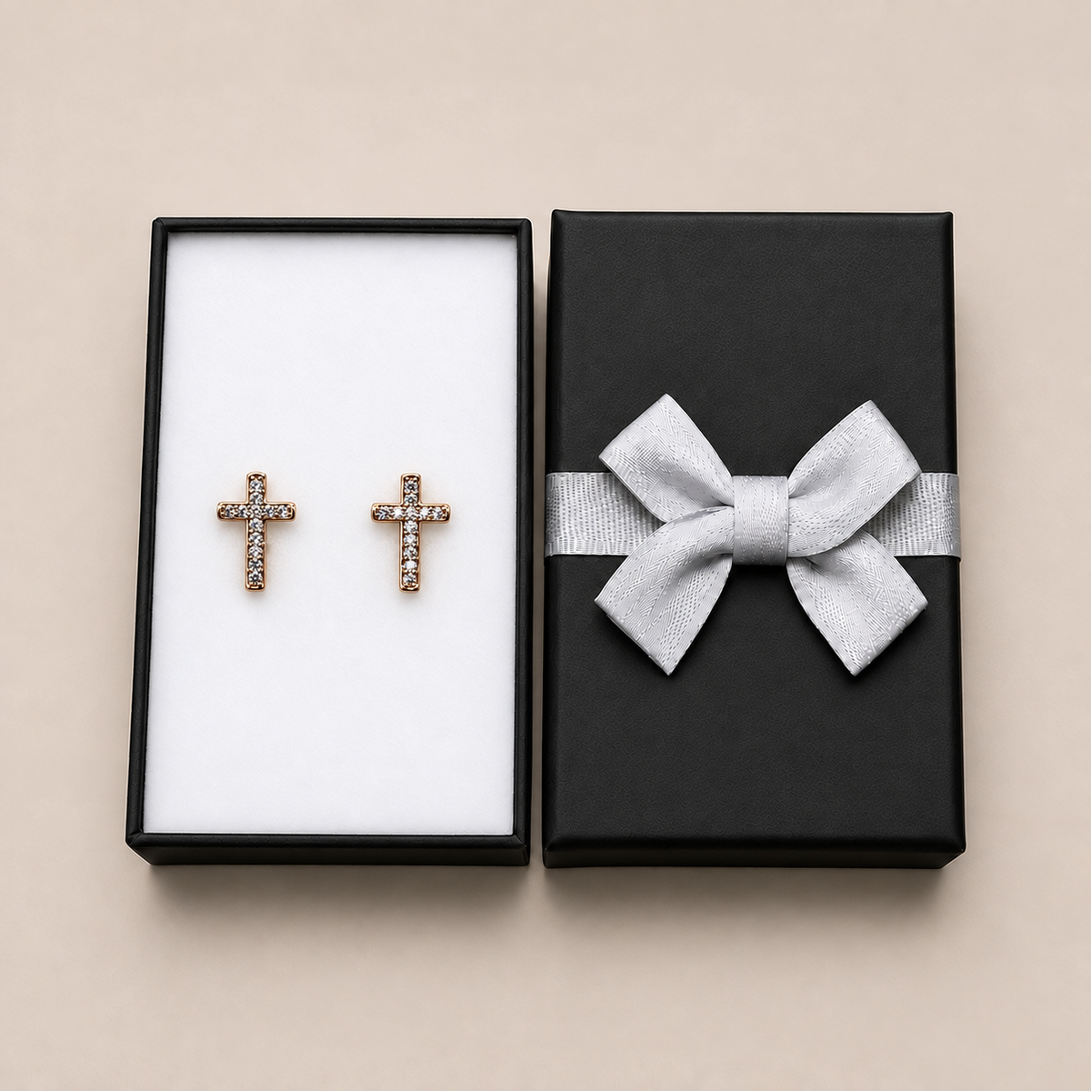 PM116G - Gold Elongated Pavé Cross Huggie Minđuše