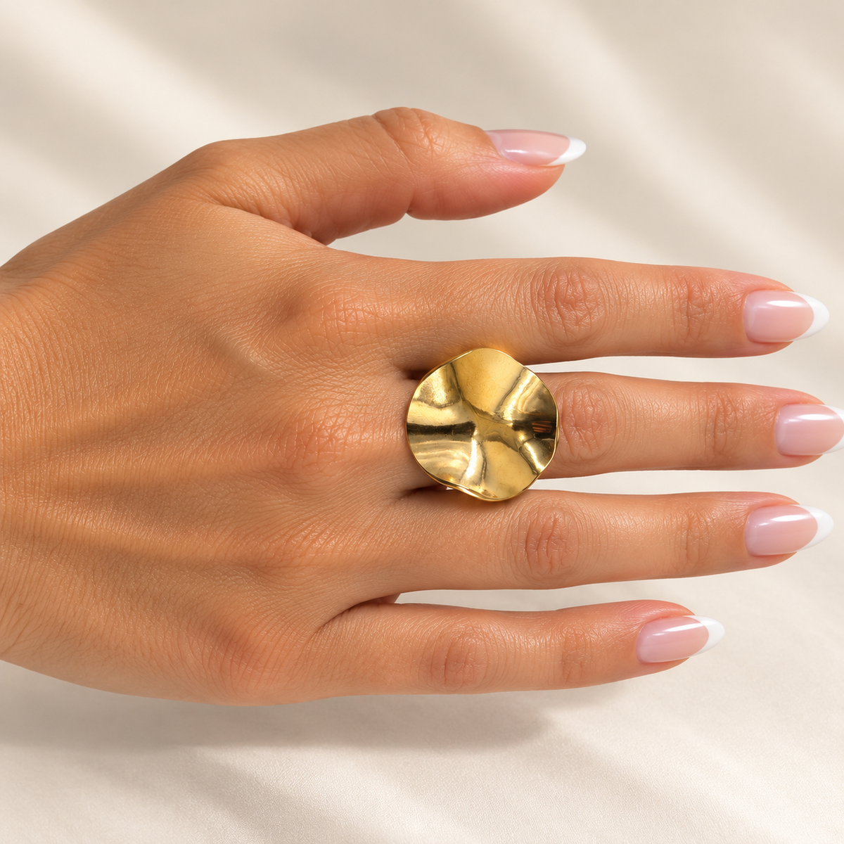 PP034G - Gold Sculptural Hourglass Statement Prsten